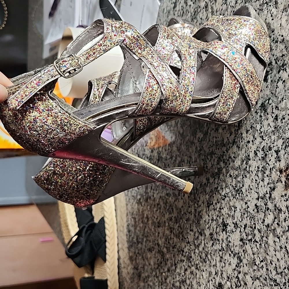 Shoes - Picture 4 of 4